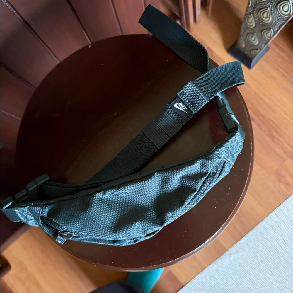 Nike Black Waist Bag - Picture 4 of 4